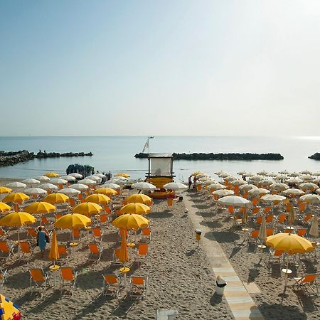 Club Esse Mediterraneo Montesilvano Marina Exteriör bild