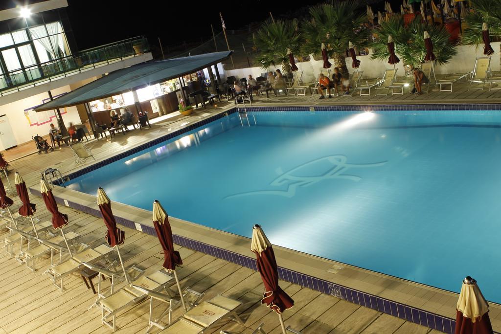Club Esse Mediterraneo Montesilvano Marina Exteriör bild